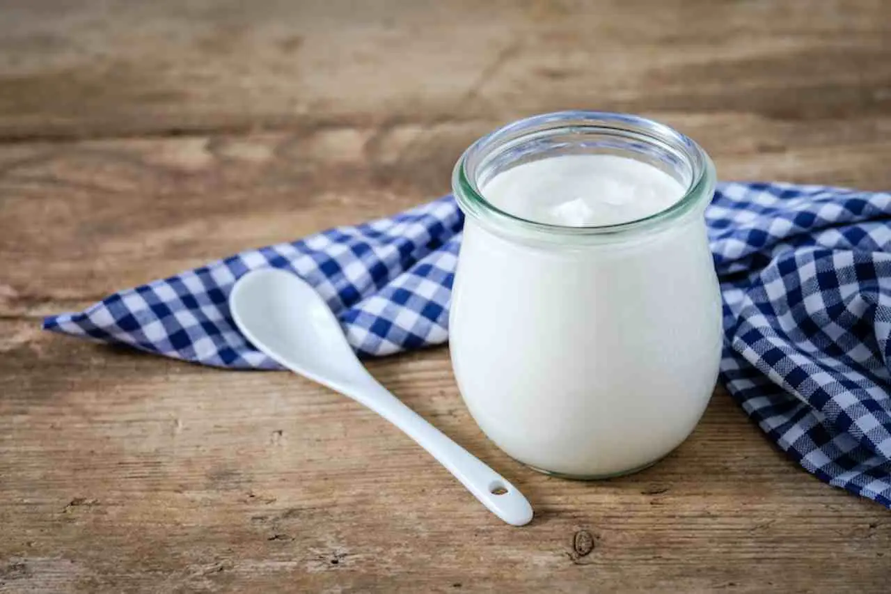 ¿Tienes dolor de estómago? Descubre si comer yogur te ayuda o empeora la situación